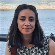 Neolaureata in Psicologia clinica e della salute e abilitata all'esercizio della professione di psicologo, sez. A, impartisce lezioni di psicologia